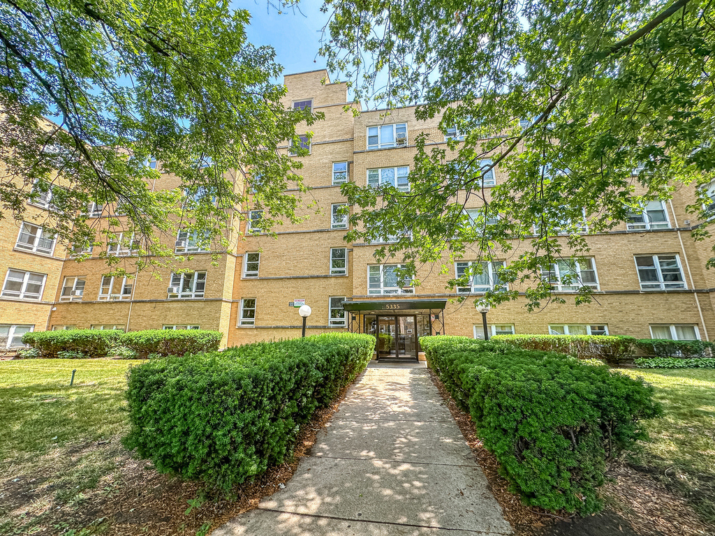 5355 N California Avenue - Photo 0