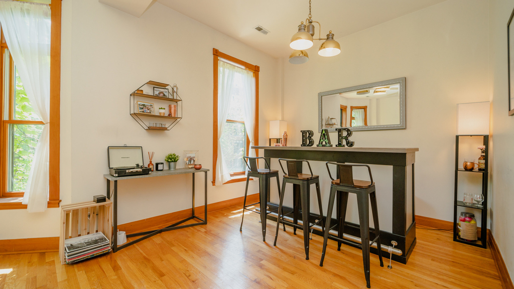 622 W Briar Place - Photo 3