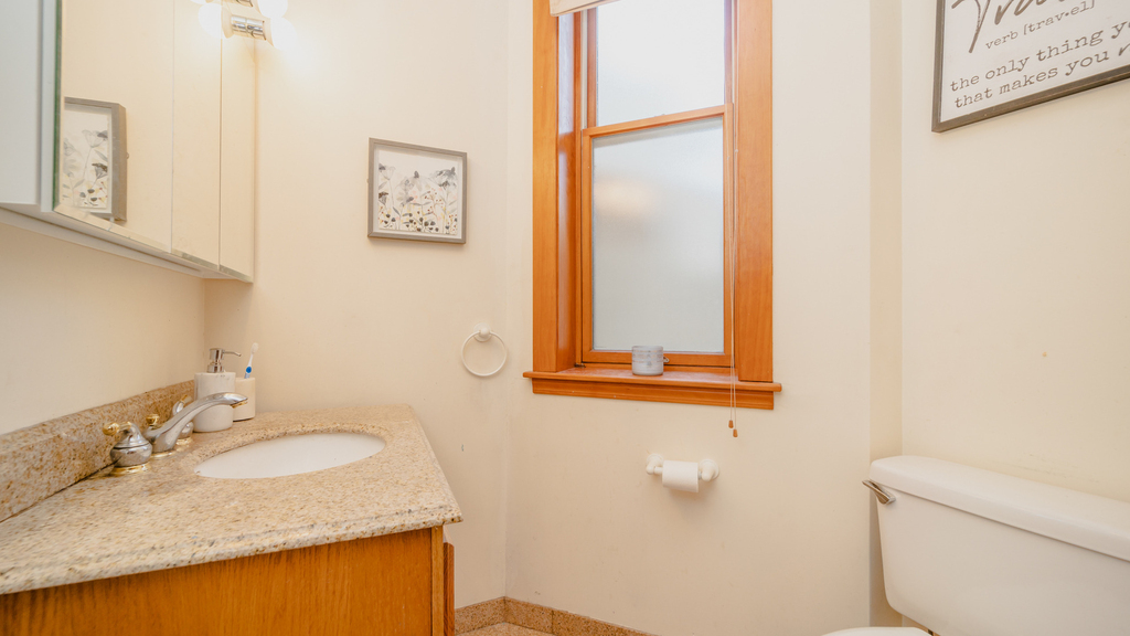 622 W Briar Place - Photo 10