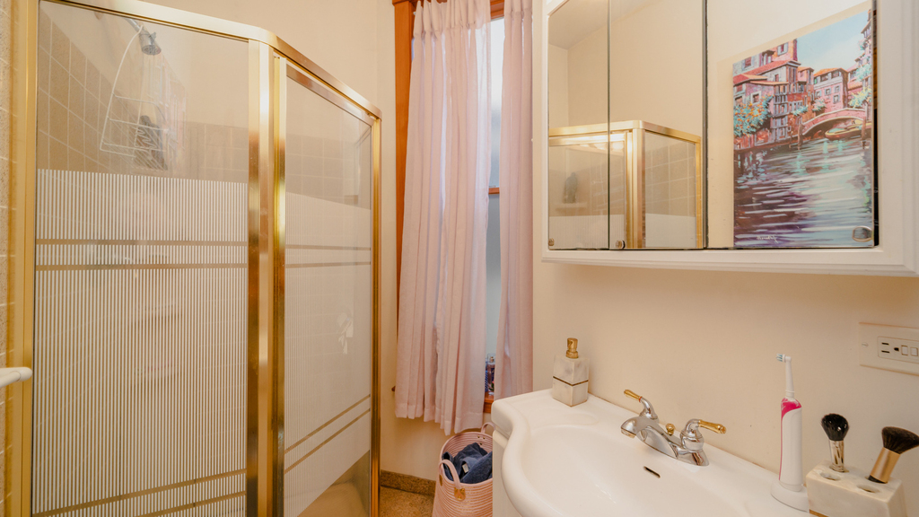 622 W Briar Place - Photo 9