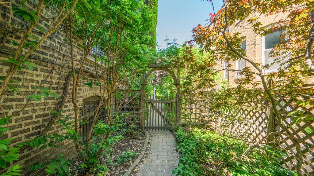 622 W Briar Place - Photo 13
