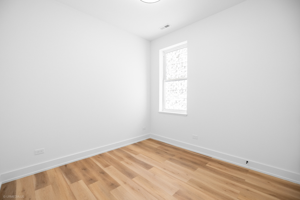 2113 N Kenmore Avenue - Photo 16