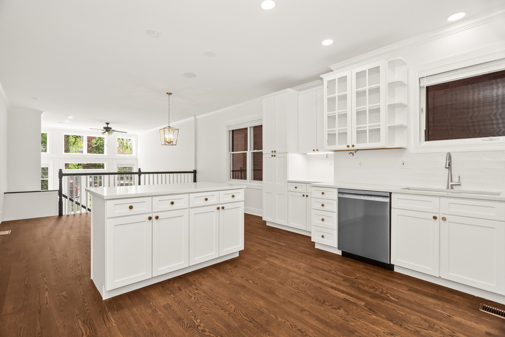 3928 N Greenview Avenue - Photo 6