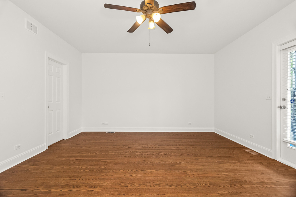 3928 N Greenview Avenue - Photo 13