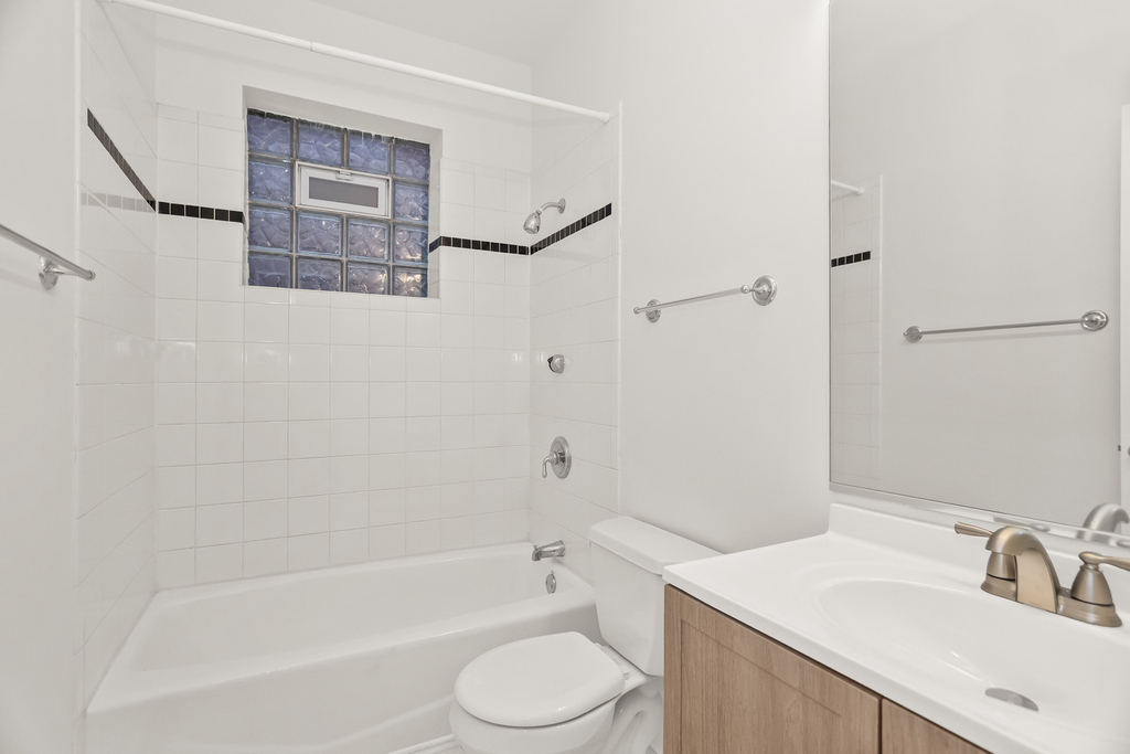 3928 N Greenview Avenue - Photo 11