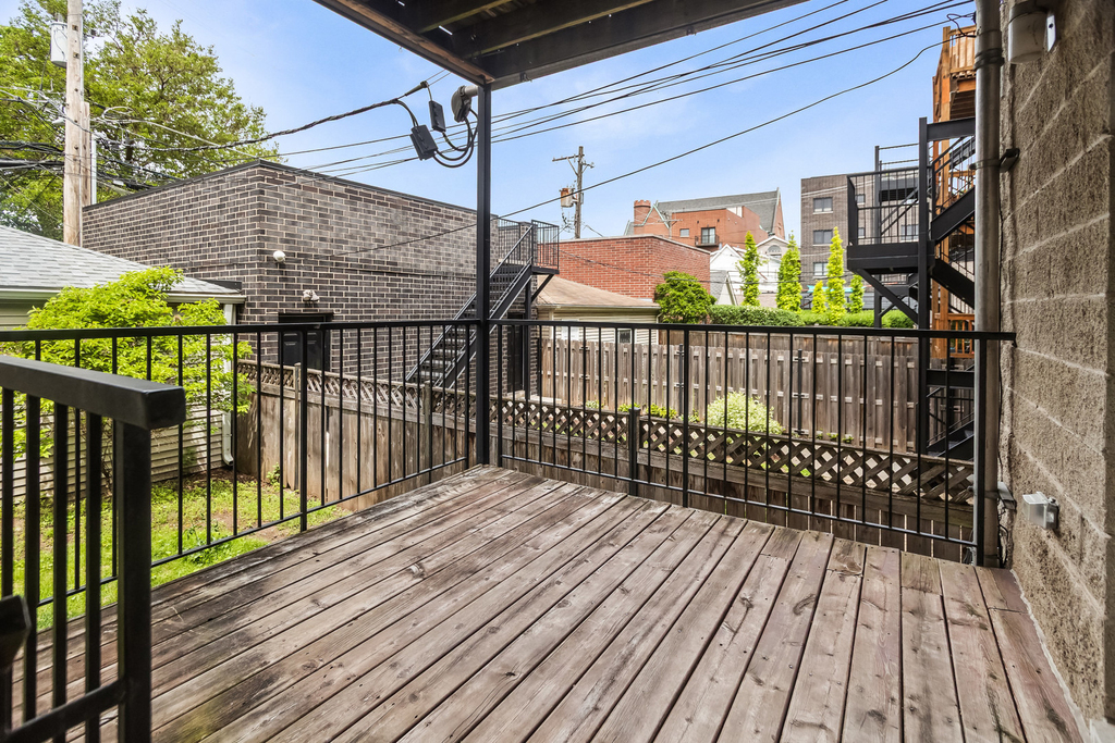 3928 N Greenview Avenue - Photo 9