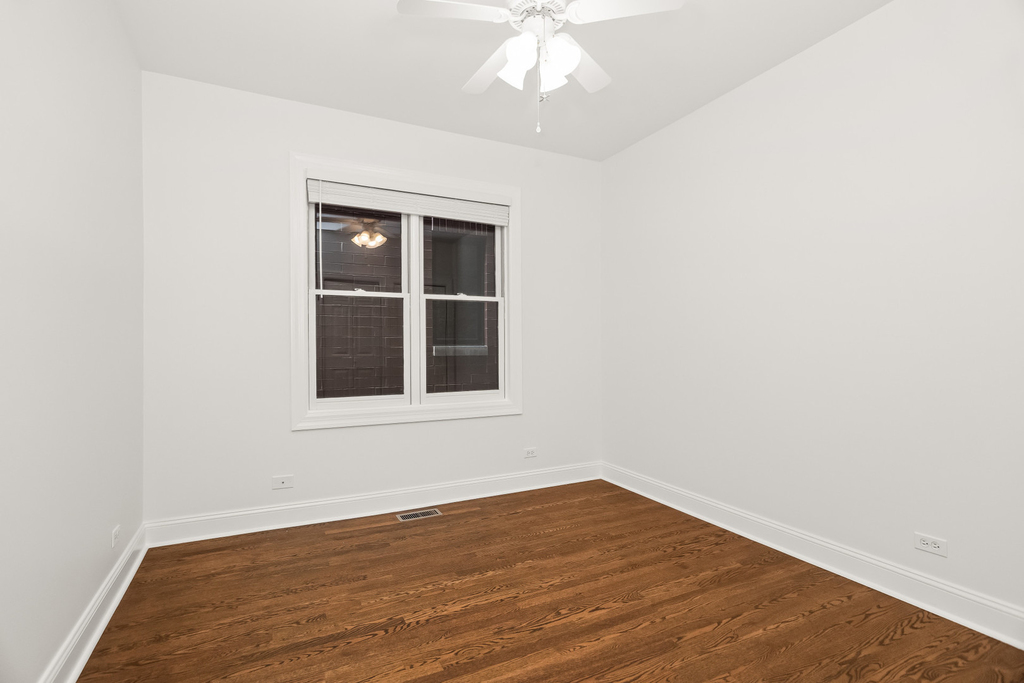3928 N Greenview Avenue - Photo 10