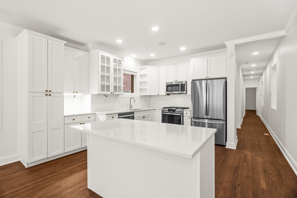 3928 N Greenview Avenue - Photo 7