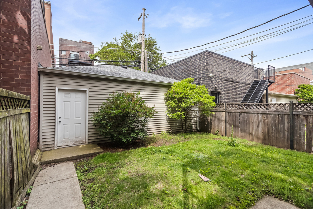3928 N Greenview Avenue - Photo 8