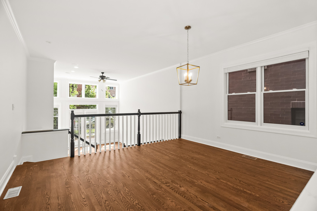 3928 N Greenview Avenue - Photo 4