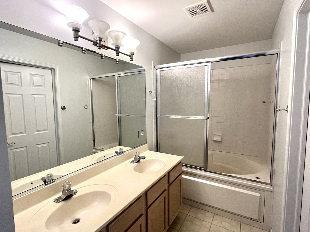 2405 Madiera Court - Photo 7
