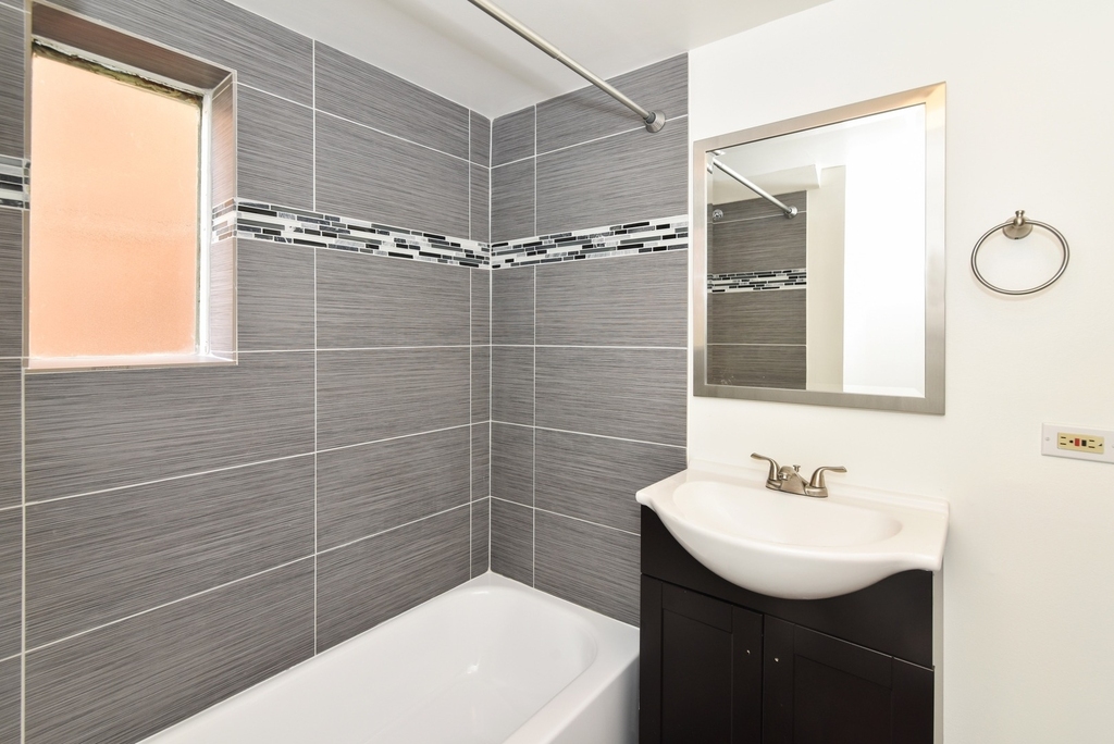 725 N Throop Street - Photo 4