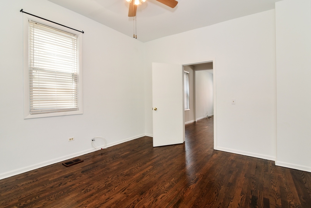 725 N Throop Street - Photo 3