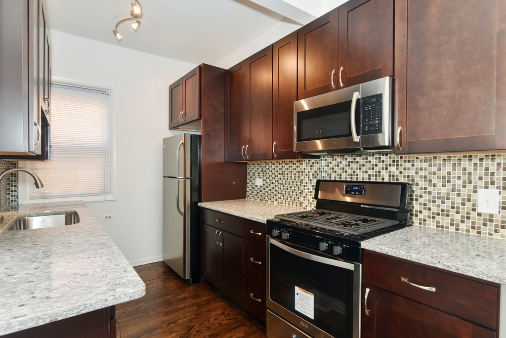 725 N Throop Street - Photo 2