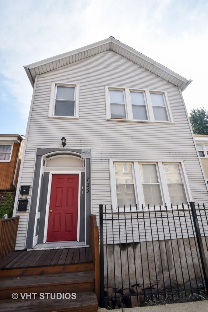 725 N Throop Street - Photo 0