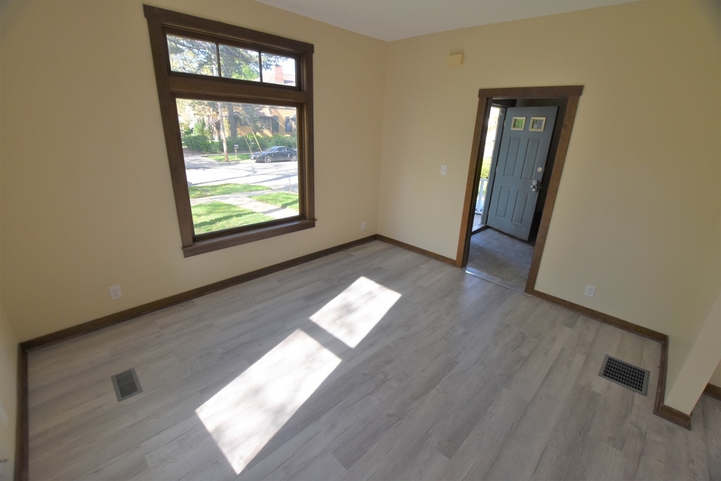 451 Marion Avenue - Photo 3