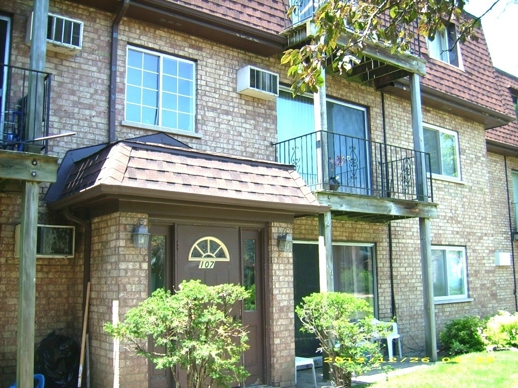 107 E Dundee Road - Photo 0