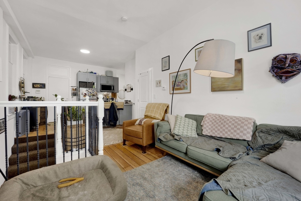 1140 N Winchester Avenue - Photo 1