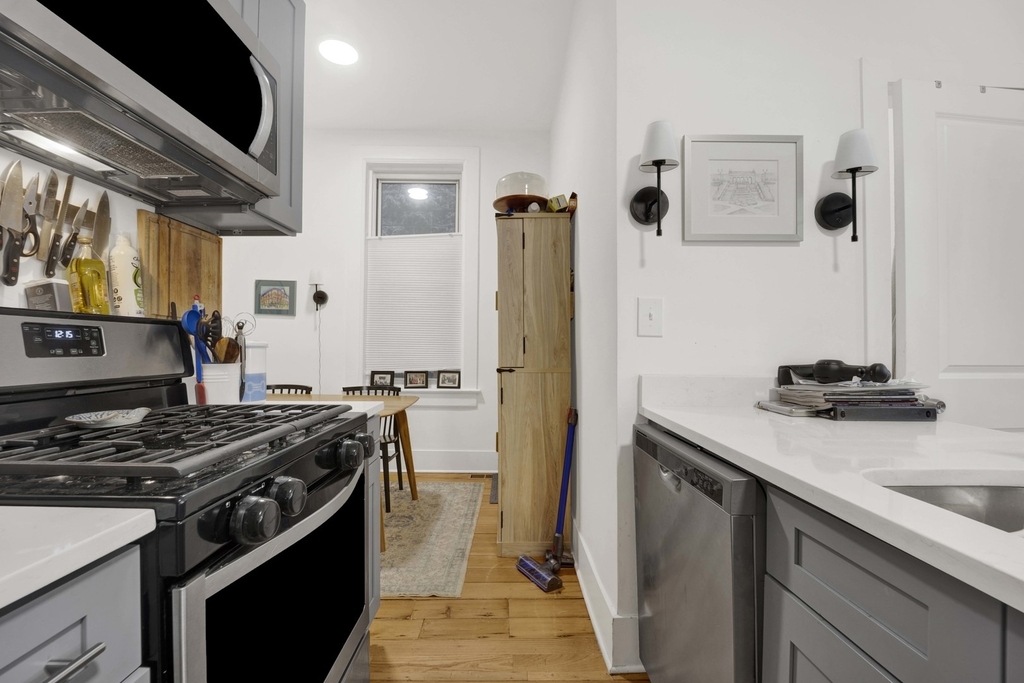 1140 N Winchester Avenue - Photo 4
