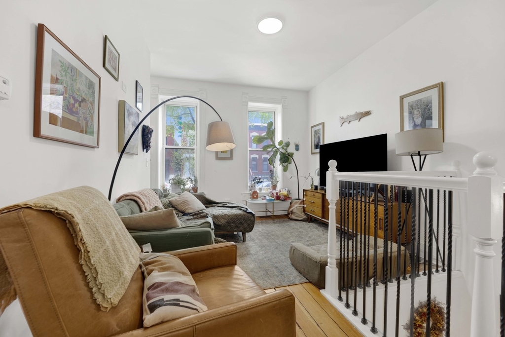 1140 N Winchester Avenue - Photo 2
