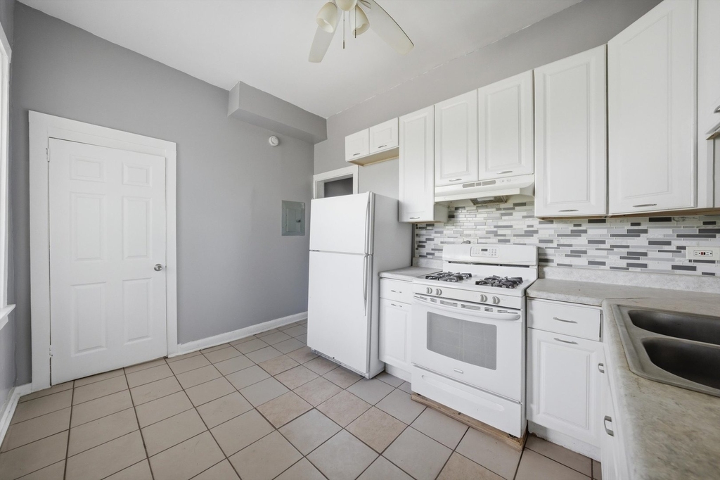 7056 S Parnell Avenue - Photo 7