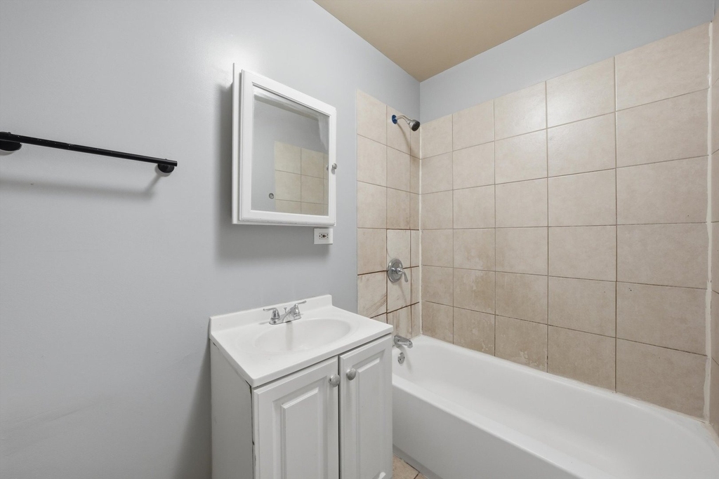 7056 S Parnell Avenue - Photo 9