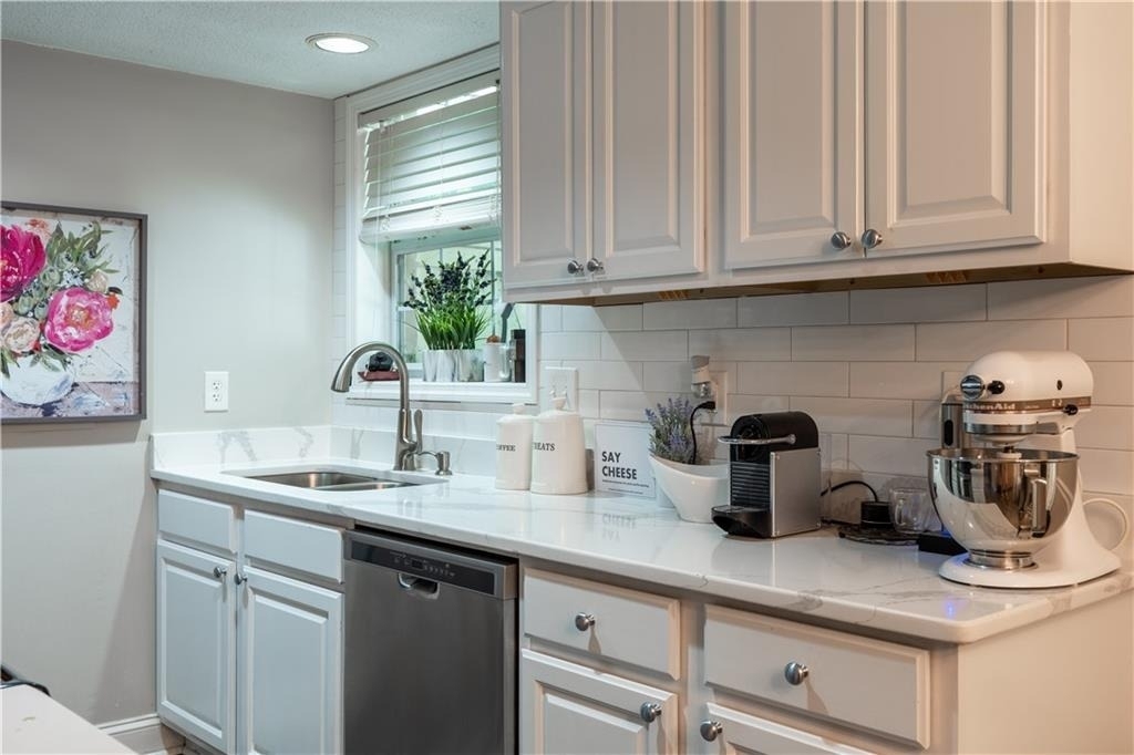 6900 Roswell Road - Photo 19