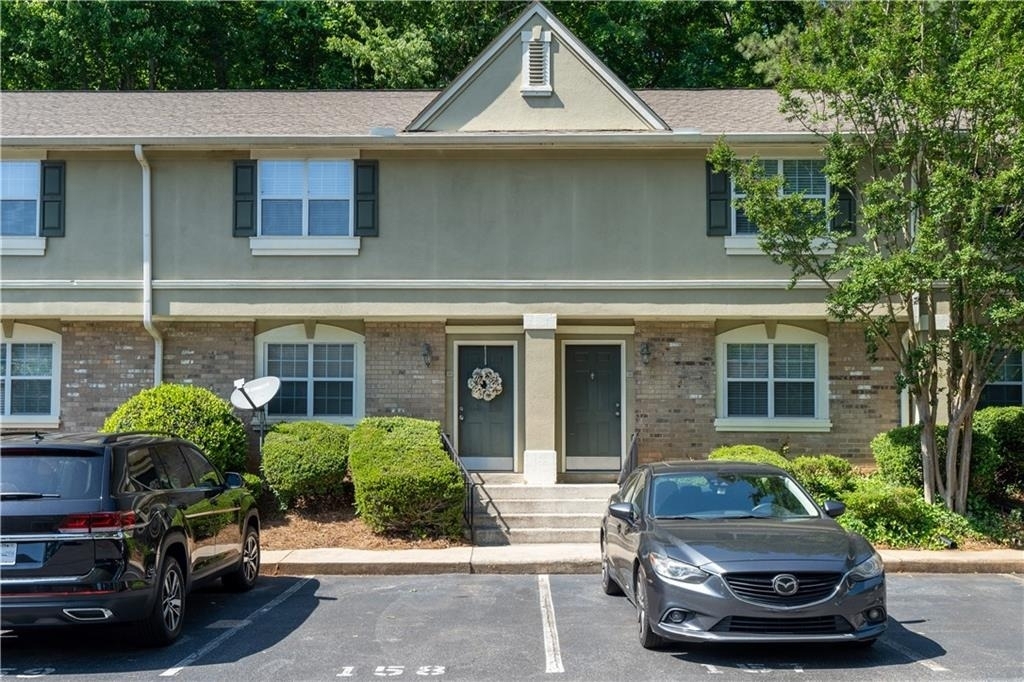 6900 Roswell Road - Photo 0