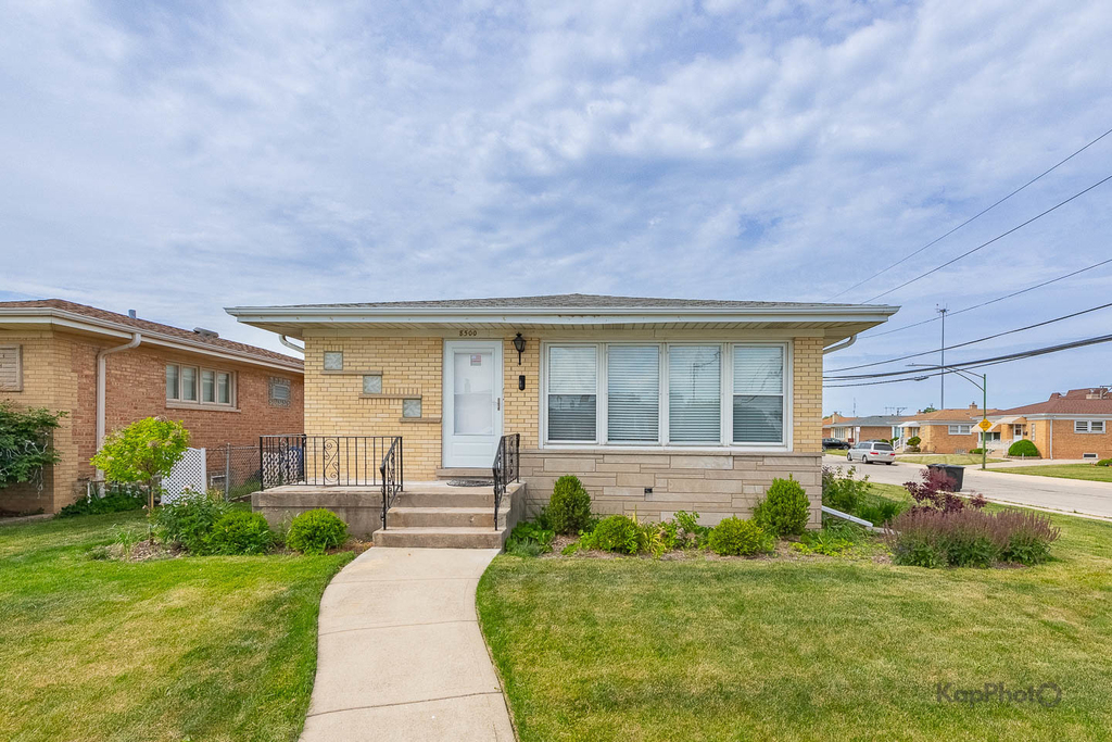 8500 W Carmen Avenue - Photo 0