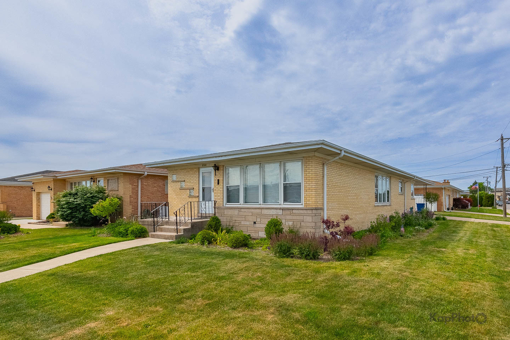 8500 W Carmen Avenue - Photo 1