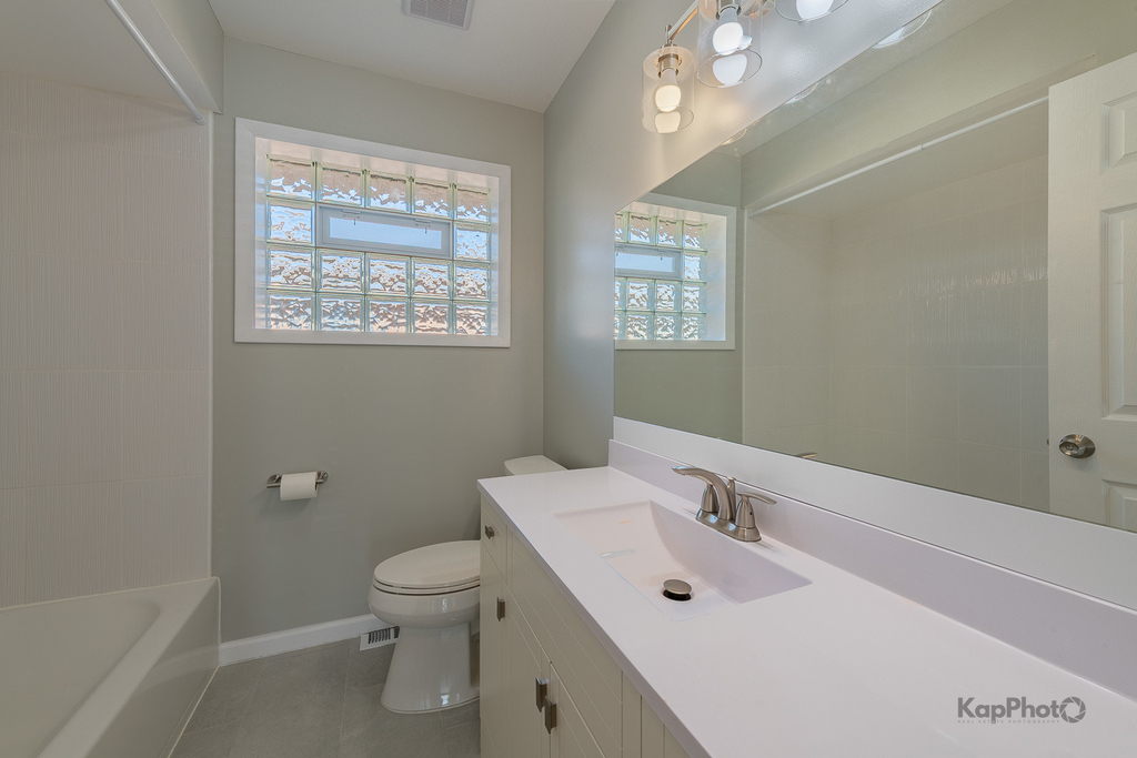 8500 W Carmen Avenue - Photo 17