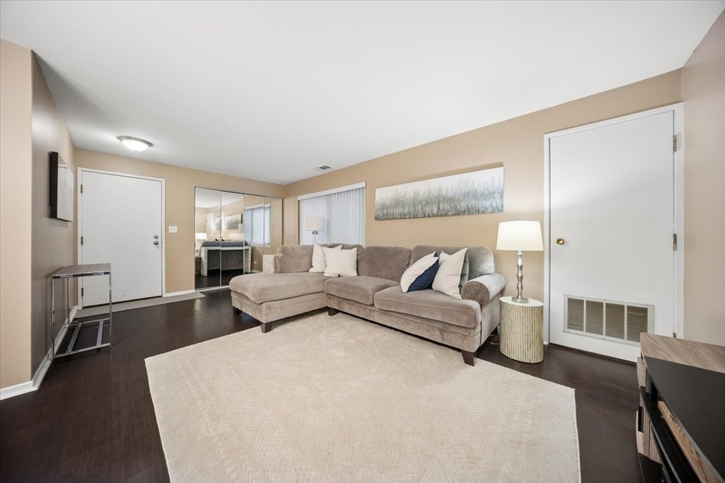 550 Vine Avenue - Photo 3