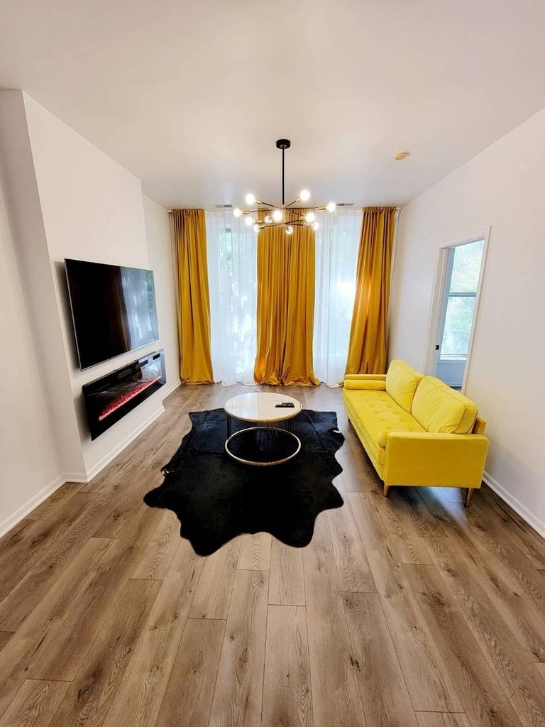 837 N Winchester Avenue - Photo 1