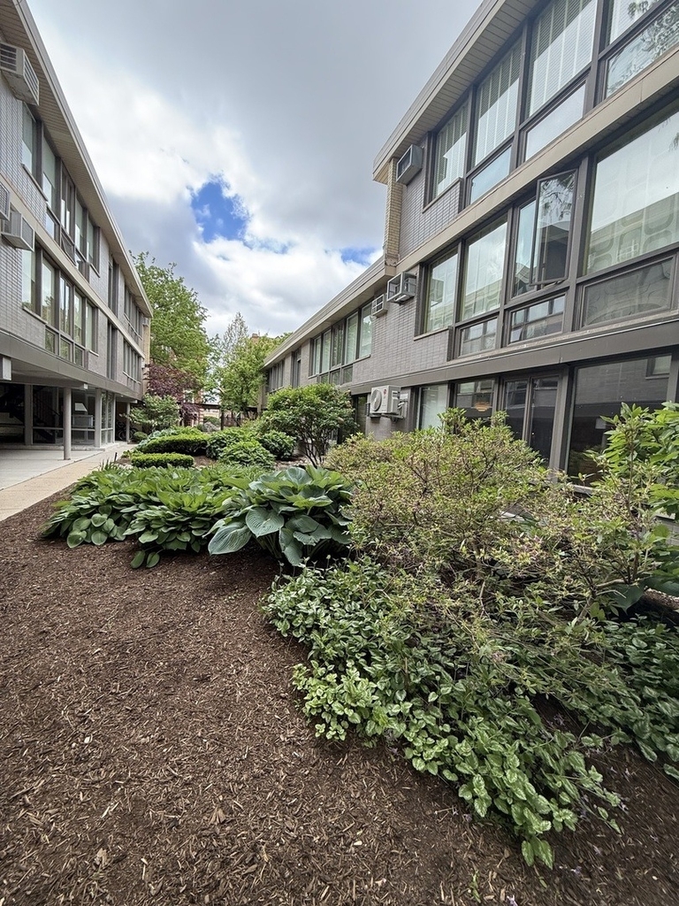 1044 Ontario Street - Photo 1