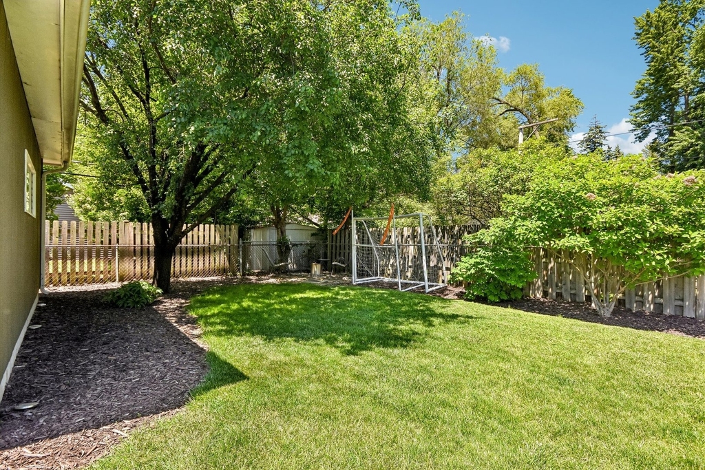 728 N Kennicott Avenue - Photo 15
