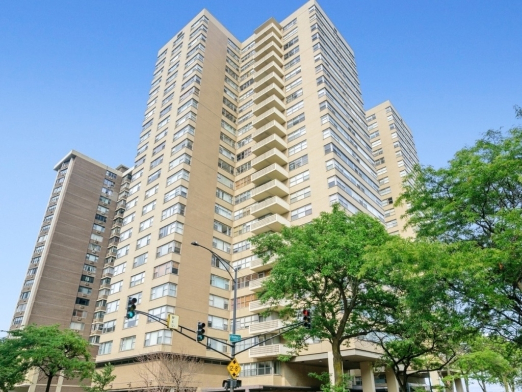 6301 N Sheridan Road - Photo 0
