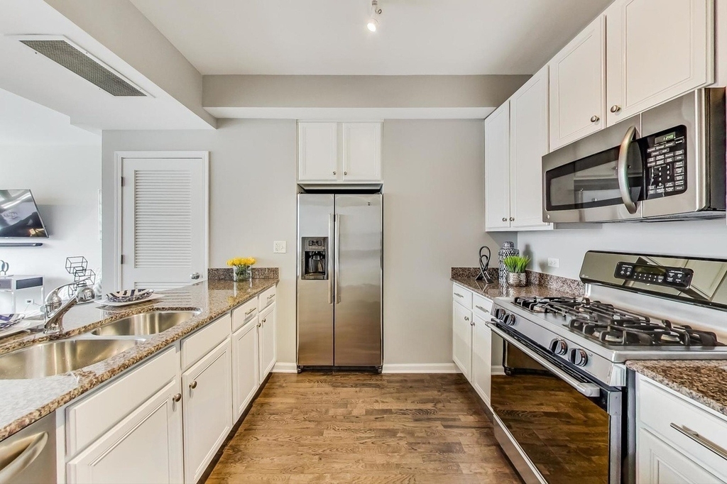 400 W Ontario Street - Photo 7
