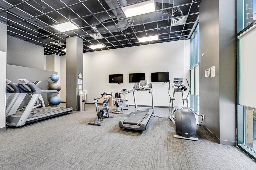 400 W Ontario Street - Photo 18