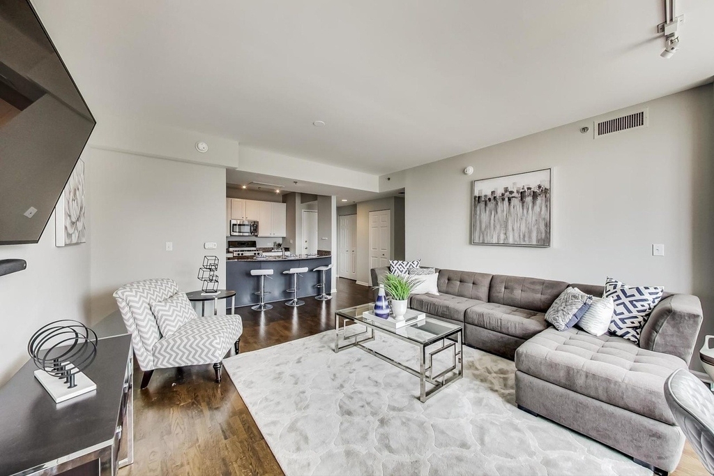 400 W Ontario Street - Photo 3