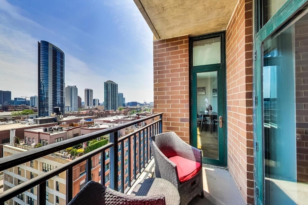 400 W Ontario Street - Photo 17