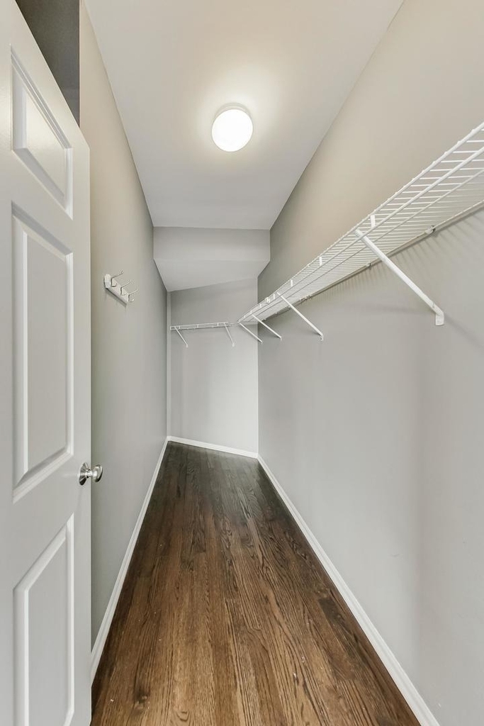 400 W Ontario Street - Photo 11