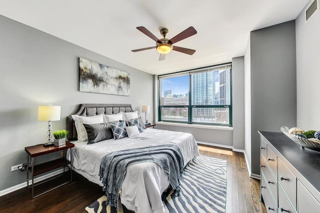 400 W Ontario Street - Photo 8