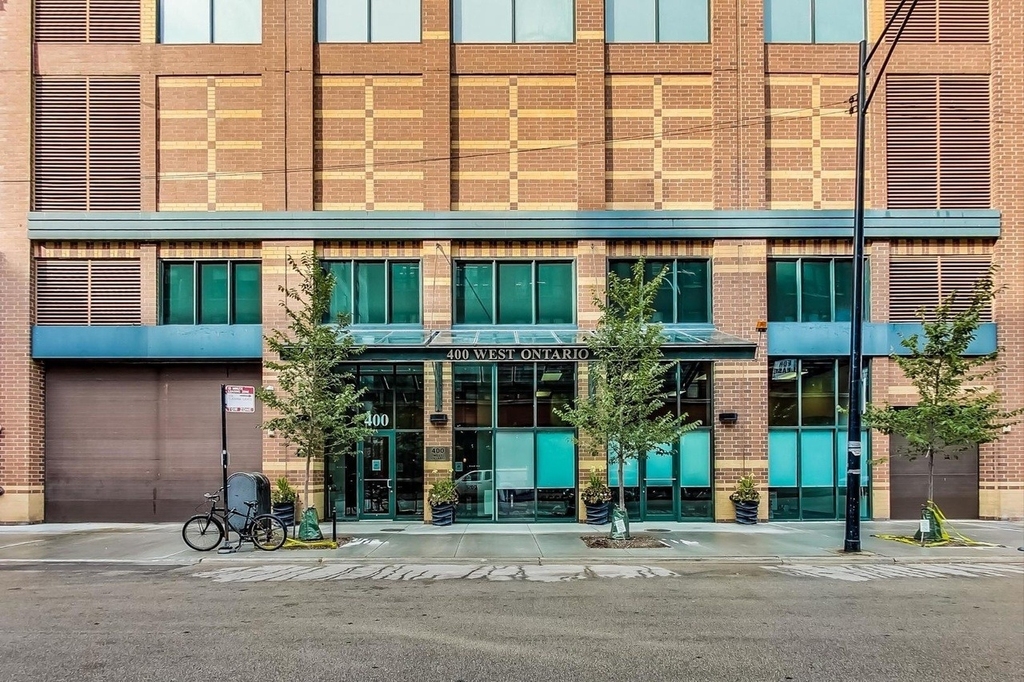 400 W Ontario Street - Photo 23