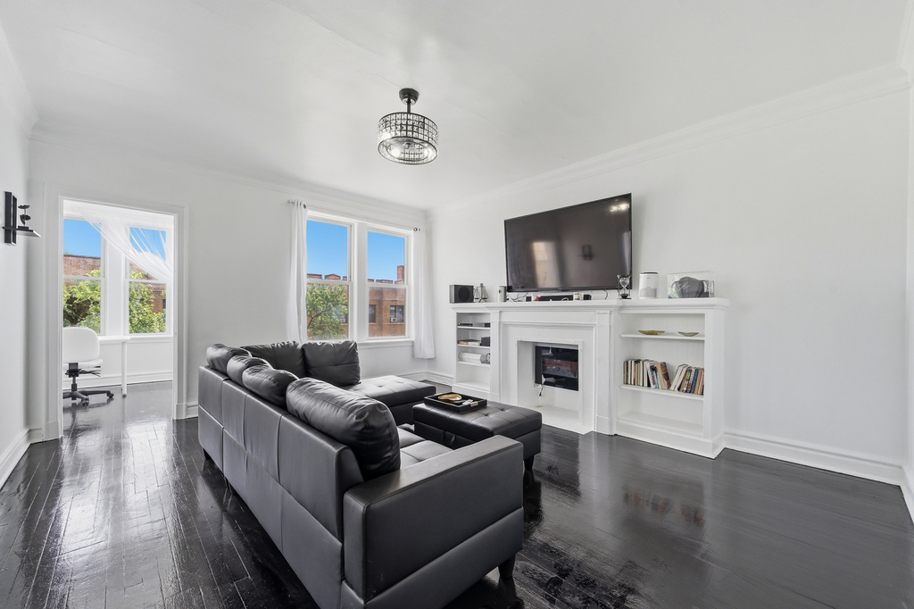 7000 S Paxton Avenue - Photo 1