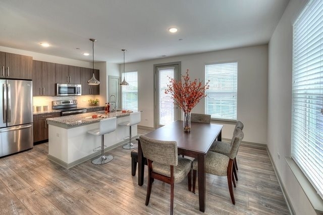 668 E Algonquin Road - Photo 3