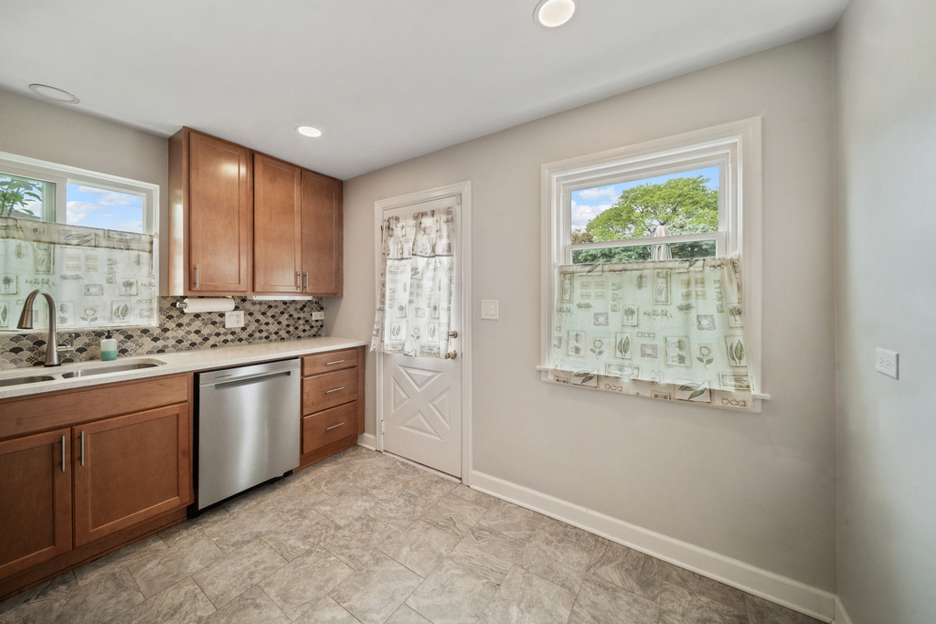 5320 Suffield Court - Photo 8