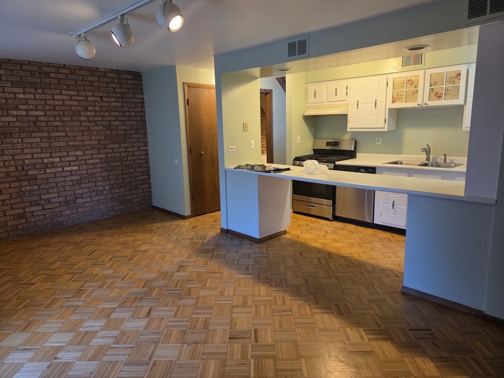 528 E Main Street - Photo 5