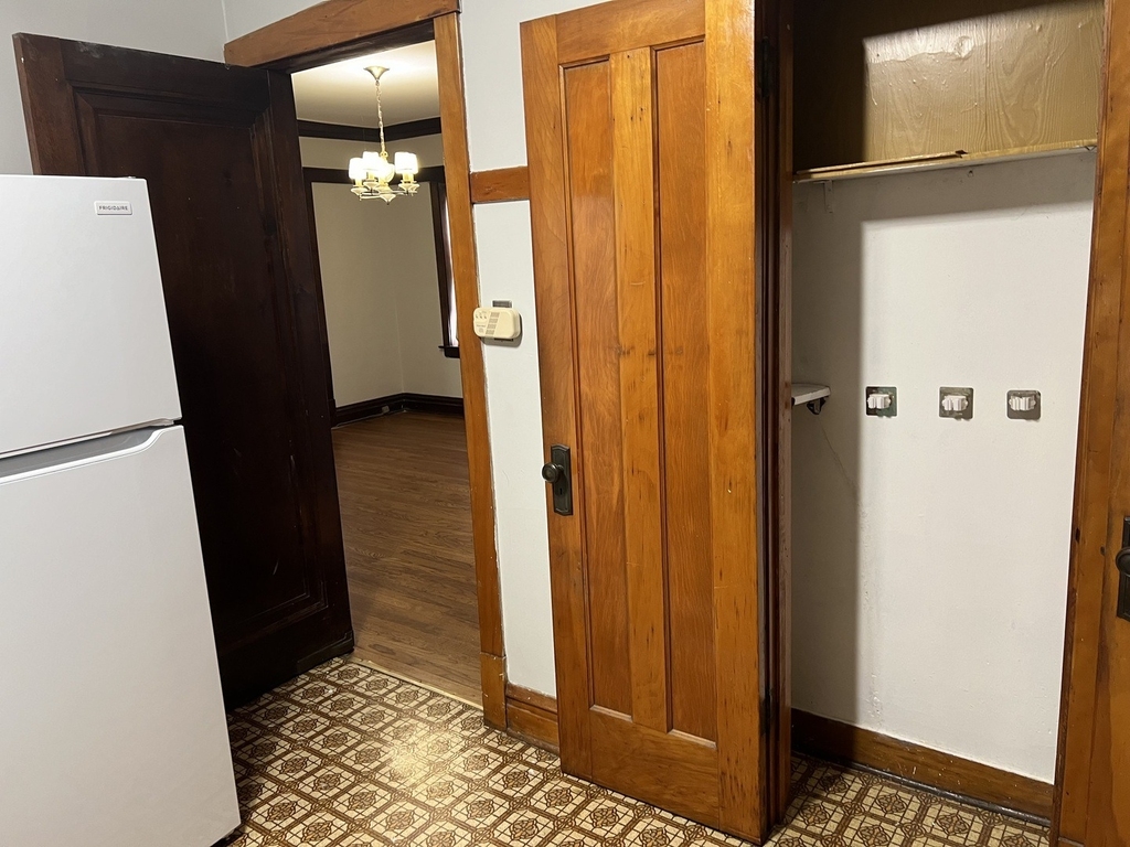 5904 W Berteau Avenue - Photo 10