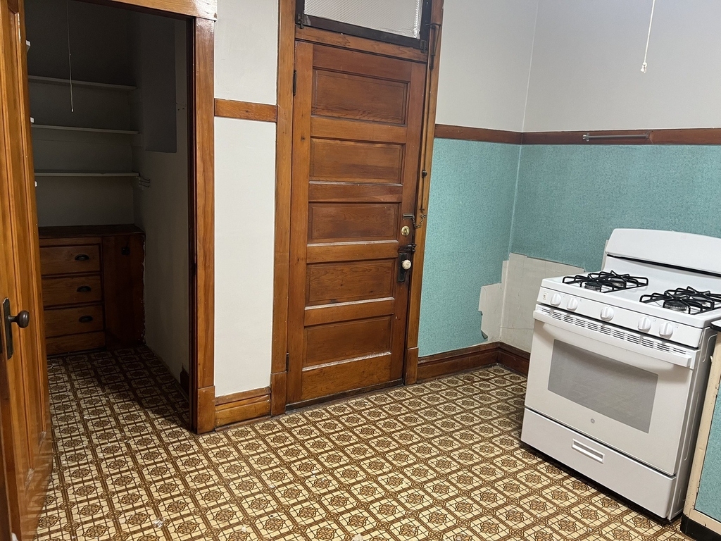 5904 W Berteau Avenue - Photo 8