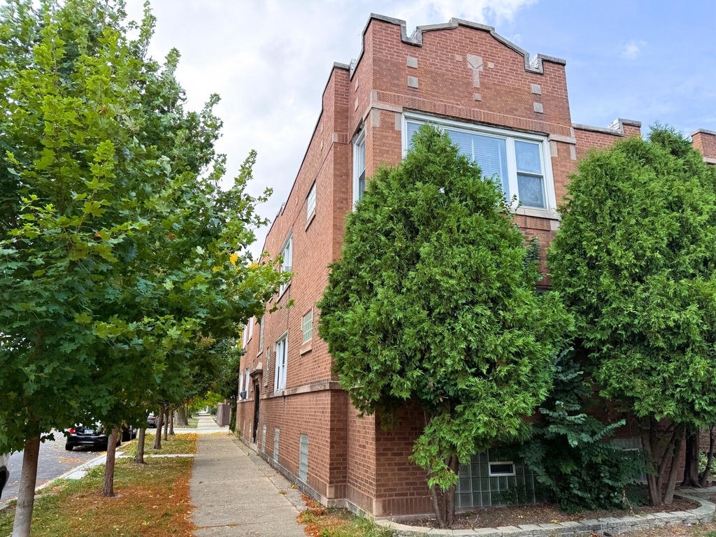 5904 W Berteau Avenue - Photo 15